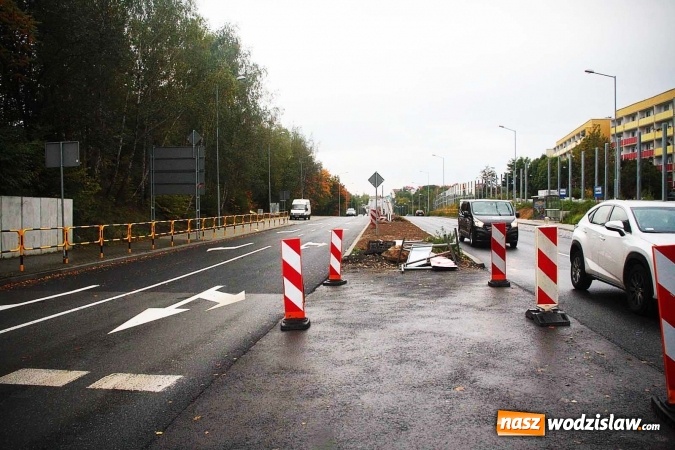 Zdjęcie w galerii na portalu naszwodzislaw.com: Ulica Matuszczyka jest już przejezdna w obu kierunkach!  wiadomości z regionu