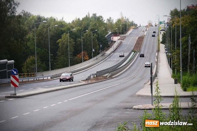 Zdjęcie w galerii na portalu naszwodzislaw.com: Ulica Matuszczyka jest już przejezdna w obu kierunkach!  wiadomości z regionu