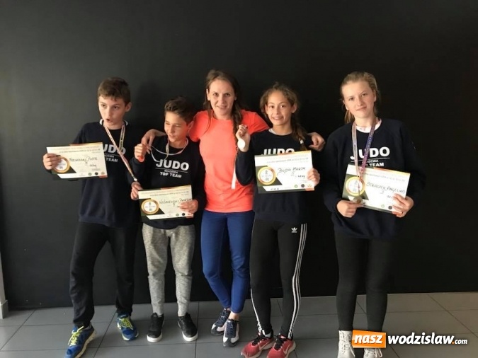 Zdjęcie w galerii na portalu naszwodzislaw.com: Osiem medali dla zawodników Akademii Sportowej Top Team wiadomości z regionu