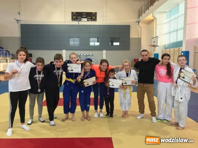 Zdjęcie w galerii na portalu naszwodzislaw.com: Osiem medali dla zawodników Akademii Sportowej Top Team wiadomości z regionu
