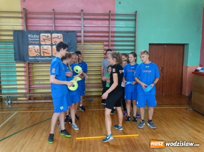 Zdjęcie w galerii na portalu naszwodzislaw.com: Kluby Sportowe Orange zachęcają rodziców do sportu! Wspólny trening dzieci i rodziców w Wodzisławiu Śląskim  wiadomości z regionu
