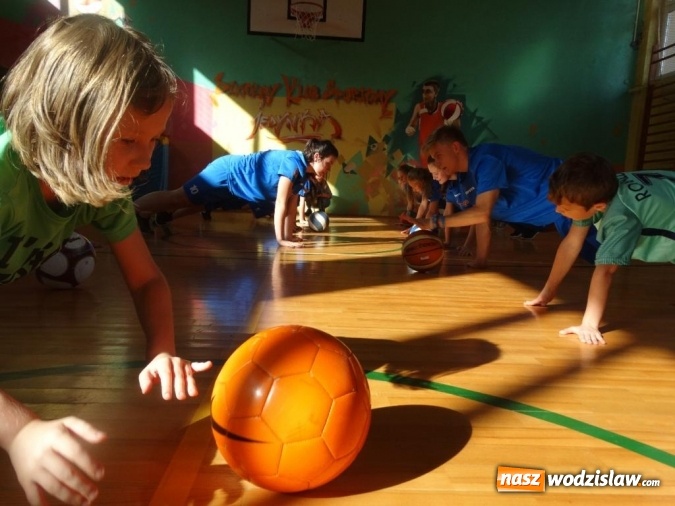 Zdjęcie w galerii na portalu naszwodzislaw.com: Kluby Sportowe Orange zachęcają rodziców do sportu! Wspólny trening dzieci i rodziców w Wodzisławiu Śląskim  wiadomości z regionu