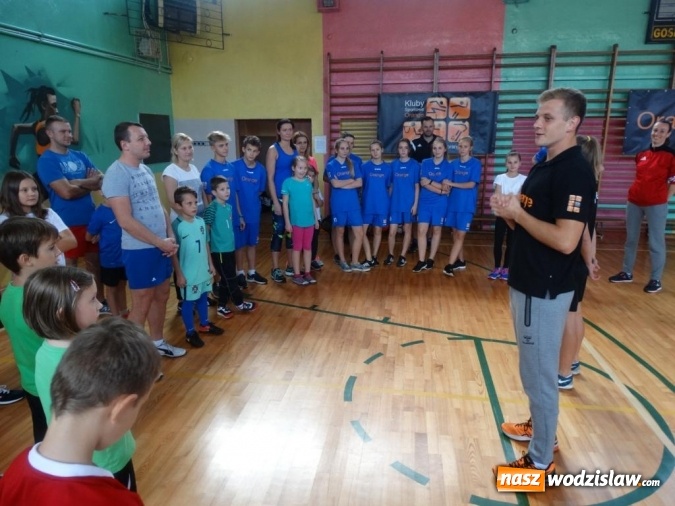 Zdjęcie w galerii na portalu naszwodzislaw.com: Kluby Sportowe Orange zachęcają rodziców do sportu! Wspólny trening dzieci i rodziców w Wodzisławiu Śląskim  wiadomości z regionu