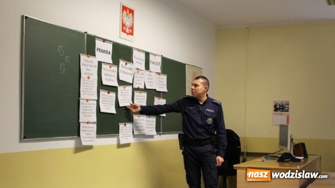 Zdjęcie w galerii na portalu naszwodzislaw.com: Warsztaty z funkcjonariuszami Policji Śląskiej w I LO  wiadomości z regionu