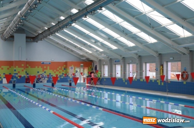 Zdjęcie w galerii na portalu naszwodzislaw.com: I LO w Wodzisławiu Śl. z pływackim pucharem starosty  wiadomości z regionu