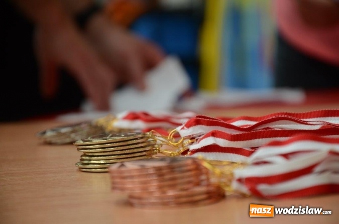 Zdjęcie w galerii na portalu naszwodzislaw.com: I LO w Wodzisławiu Śl. z pływackim pucharem starosty  wiadomości z regionu