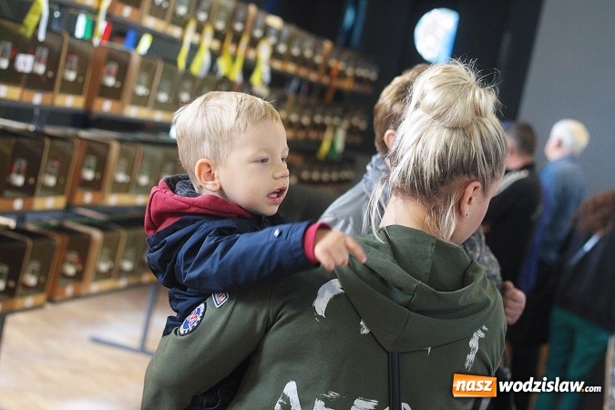 Zdjęcie w galerii na portalu naszwodzislaw.com: Wystawa Kanarków i Ptaków Egzotycznych w Wodzisławskim Centrum Kultury wiadomości z regionu