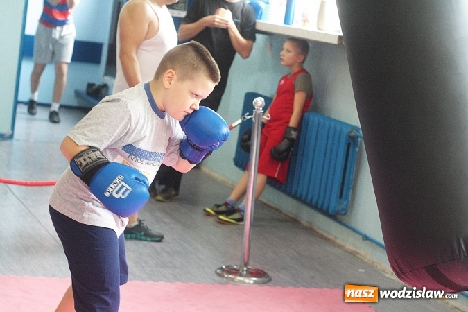 Zdjęcie w galerii na portalu naszwodzislaw.com: #760minutBOKSUna760lat. W Wodzisławiu chcą ustanowić rekord bokserski  wiadomości z regionu