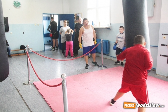 Zdjęcie w galerii na portalu naszwodzislaw.com: #760minutBOKSUna760lat. W Wodzisławiu chcą ustanowić rekord bokserski  wiadomości z regionu