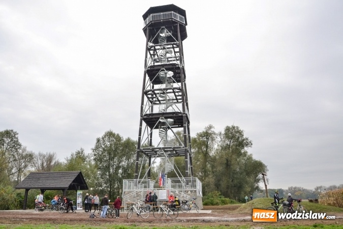 Zdjęcie w galerii na portalu naszwodzislaw.com: W Chałupkach oddano do użytku wieżę widokową. Ma ponad 27 metrów wysokości  wiadomości z regionu