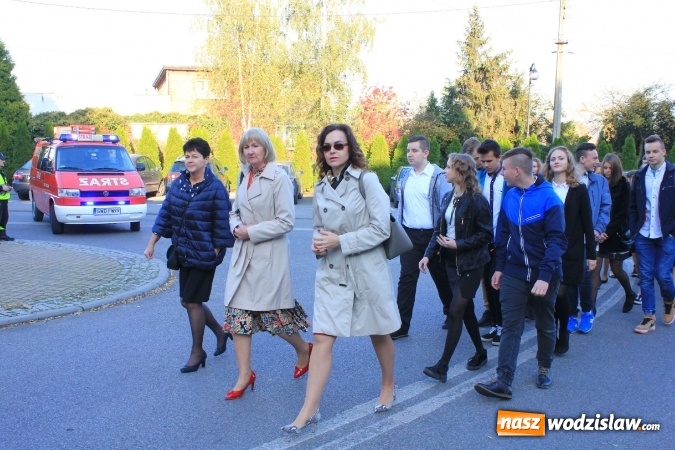 Zdjęcie w galerii na portalu naszwodzislaw.com: Szkoła w Lubomi świętowała 50-lecie! Nie zabrakło życzeń, wspomnień i dobrego humoru wiadomości z regionu