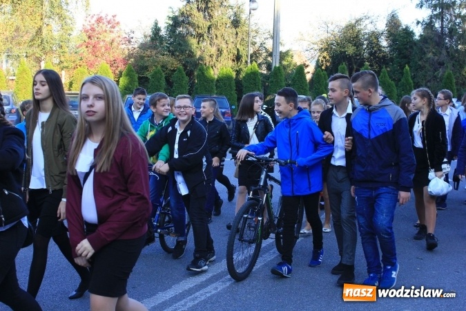 Zdjęcie w galerii na portalu naszwodzislaw.com: Szkoła w Lubomi świętowała 50-lecie! Nie zabrakło życzeń, wspomnień i dobrego humoru wiadomości z regionu