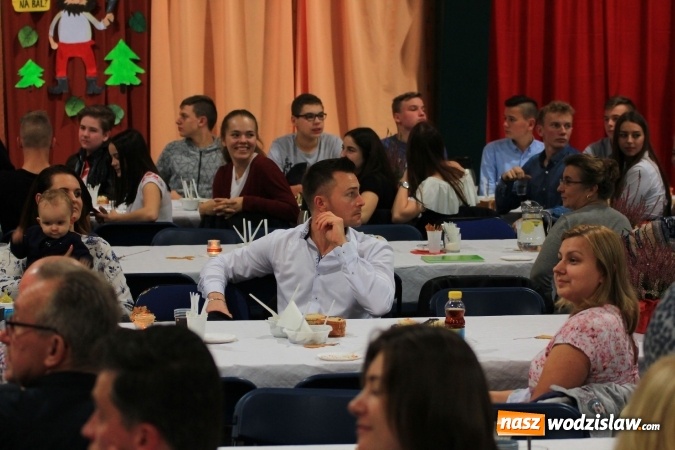 Zdjęcie w galerii na portalu naszwodzislaw.com: Szkoła w Lubomi świętowała 50-lecie! Nie zabrakło życzeń, wspomnień i dobrego humoru wiadomości z regionu