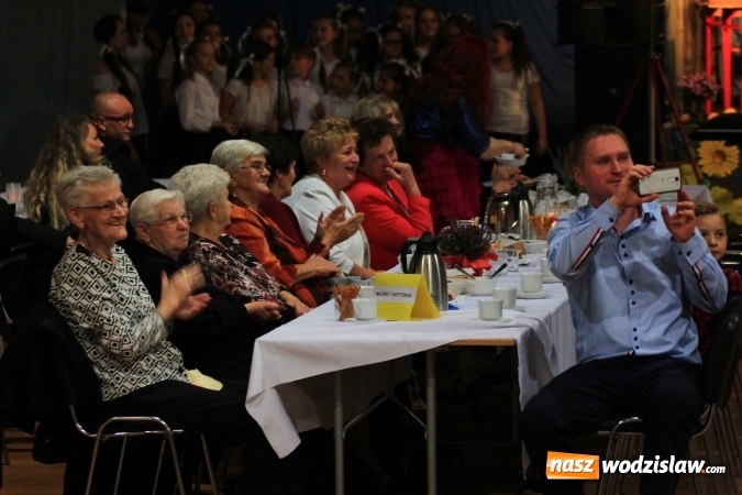 Zdjęcie w galerii na portalu naszwodzislaw.com: Szkoła w Lubomi świętowała 50-lecie! Nie zabrakło życzeń, wspomnień i dobrego humoru wiadomości z regionu