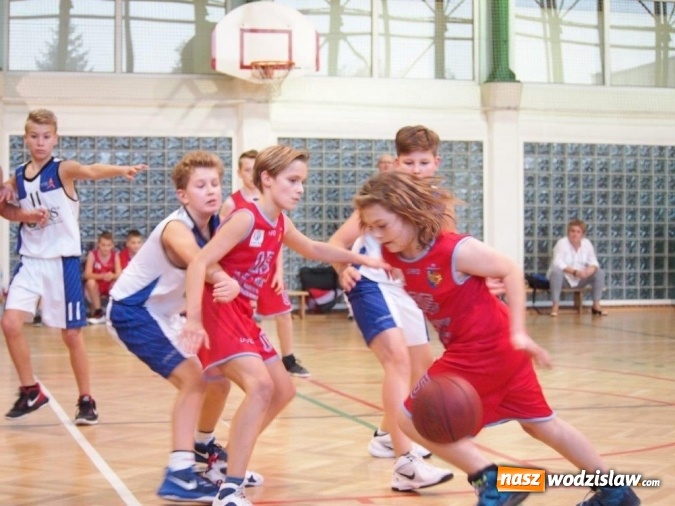 Zdjęcie w galerii na portalu naszwodzislaw.com: Ze zmiennym powodzeniem zagrali wodzisławscy koszykarze  wiadomości z regionu