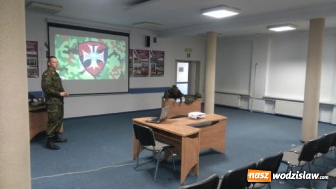 Zdjęcie w galerii na portalu naszwodzislaw.com: Przedstawiciele Jednostki Strzeleckiej 2023 im. 14 Pułku Powstańców Śląskich z wizytą w Budowlance  wiadomości z regionu