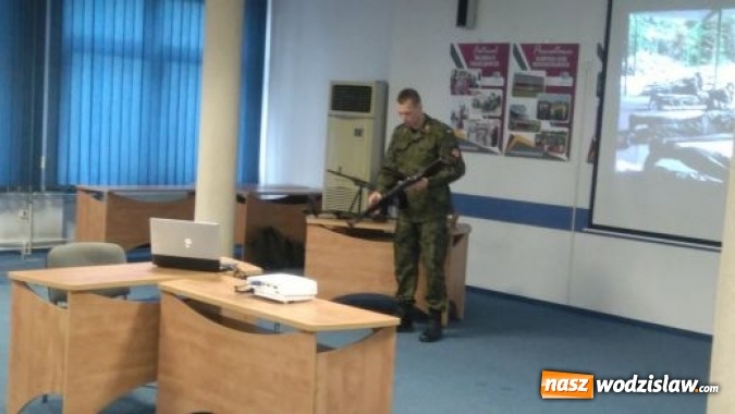 Zdjęcie w galerii na portalu naszwodzislaw.com: Przedstawiciele Jednostki Strzeleckiej 2023 im. 14 Pułku Powstańców Śląskich z wizytą w Budowlance  wiadomości z regionu
