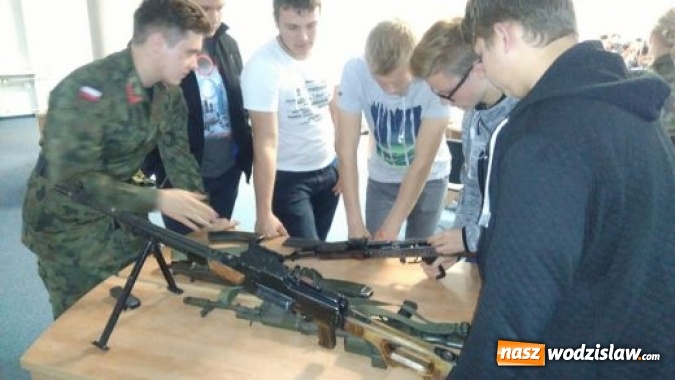 Zdjęcie w galerii na portalu naszwodzislaw.com: Przedstawiciele Jednostki Strzeleckiej 2023 im. 14 Pułku Powstańców Śląskich z wizytą w Budowlance  wiadomości z regionu