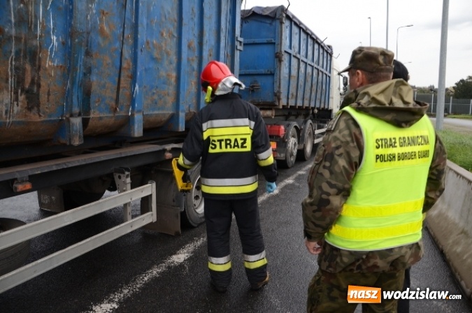 Zdjęcie w galerii na portalu naszwodzislaw.com: Gorzyczki: Niebezpieczne odpady ujawnione na autostradzie A1 wiadomości z regionu