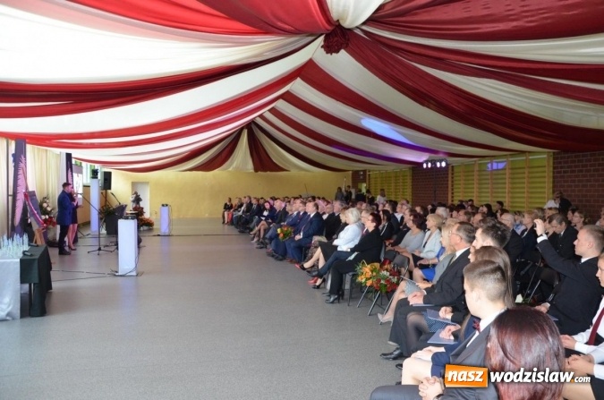 Zdjęcie w galerii na portalu naszwodzislaw.com: Ekonomik z nowym patronem i odznaką wiadomości z regionu