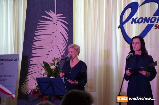 Zdjęcie w galerii na portalu naszwodzislaw.com: Ekonomik z nowym patronem i odznaką wiadomości z regionu