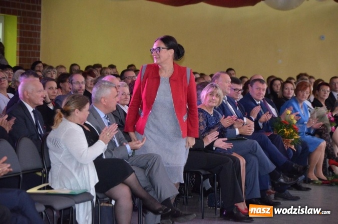 Zdjęcie w galerii na portalu naszwodzislaw.com: Ekonomik z nowym patronem i odznaką wiadomości z regionu