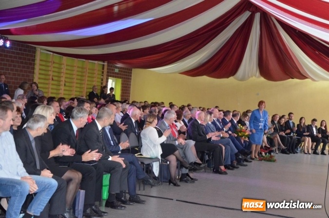 Zdjęcie w galerii na portalu naszwodzislaw.com: Ekonomik z nowym patronem i odznaką wiadomości z regionu