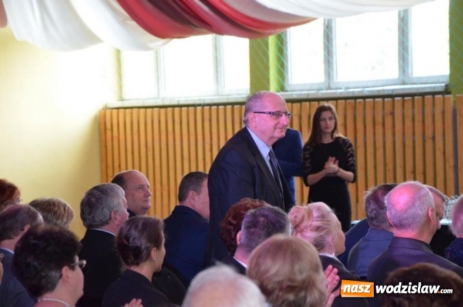 Zdjęcie w galerii na portalu naszwodzislaw.com: Ekonomik z nowym patronem i odznaką wiadomości z regionu