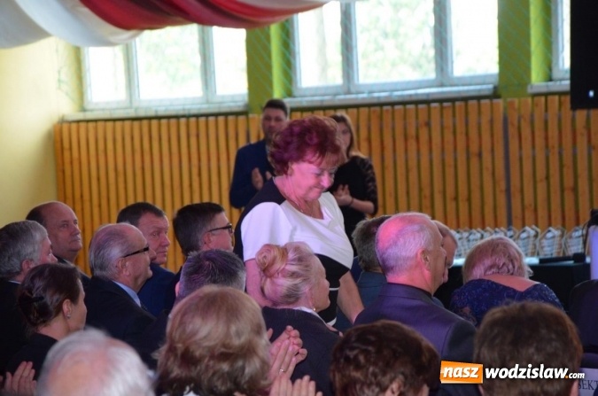 Zdjęcie w galerii na portalu naszwodzislaw.com: Ekonomik z nowym patronem i odznaką wiadomości z regionu