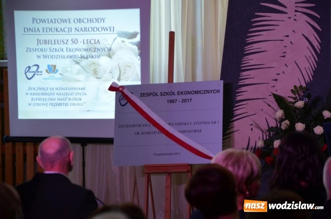 Zdjęcie w galerii na portalu naszwodzislaw.com: Ekonomik z nowym patronem i odznaką wiadomości z regionu