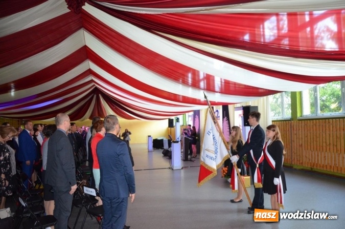 Zdjęcie w galerii na portalu naszwodzislaw.com: Ekonomik z nowym patronem i odznaką wiadomości z regionu