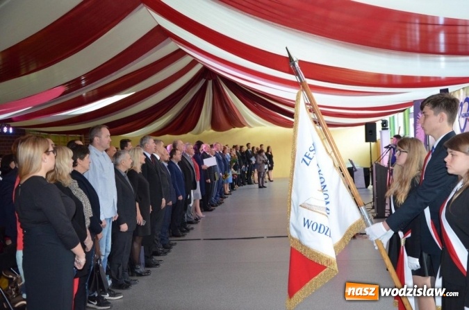 Zdjęcie w galerii na portalu naszwodzislaw.com: Ekonomik z nowym patronem i odznaką wiadomości z regionu