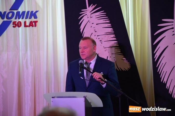 Zdjęcie w galerii na portalu naszwodzislaw.com: Ekonomik z nowym patronem i odznaką wiadomości z regionu
