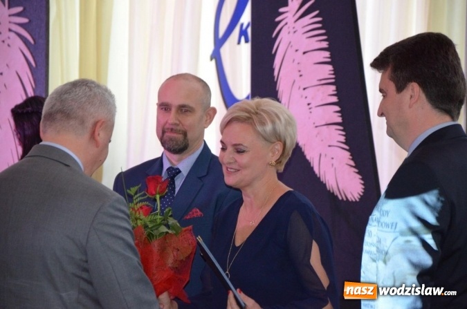 Zdjęcie w galerii na portalu naszwodzislaw.com: Ekonomik z nowym patronem i odznaką wiadomości z regionu