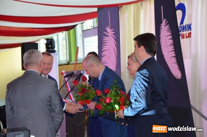 Zdjęcie w galerii na portalu naszwodzislaw.com: Ekonomik z nowym patronem i odznaką wiadomości z regionu