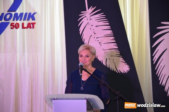 Zdjęcie w galerii na portalu naszwodzislaw.com: Ekonomik z nowym patronem i odznaką wiadomości z regionu