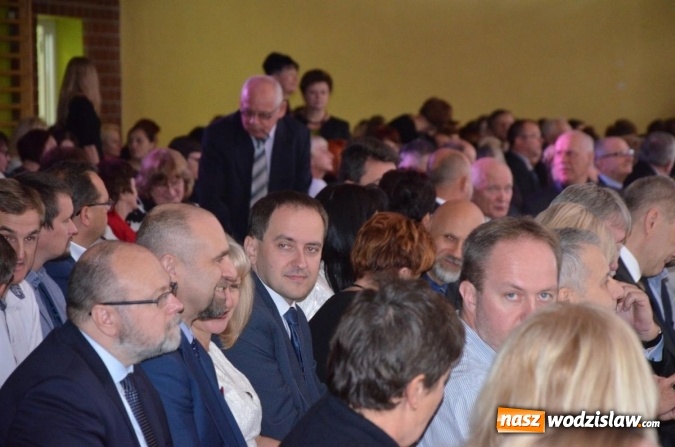 Zdjęcie w galerii na portalu naszwodzislaw.com: Ekonomik z nowym patronem i odznaką wiadomości z regionu