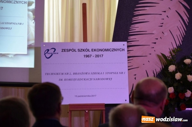 Zdjęcie w galerii na portalu naszwodzislaw.com: Ekonomik z nowym patronem i odznaką wiadomości z regionu
