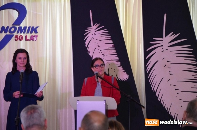 Zdjęcie w galerii na portalu naszwodzislaw.com: Ekonomik z nowym patronem i odznaką wiadomości z regionu