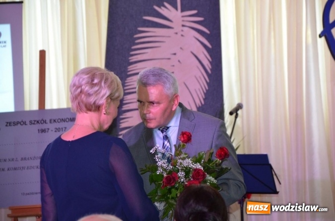 Zdjęcie w galerii na portalu naszwodzislaw.com: Ekonomik z nowym patronem i odznaką wiadomości z regionu