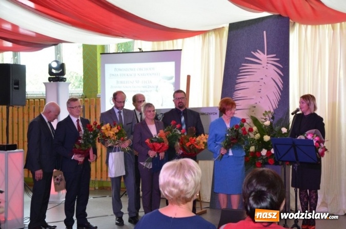 Zdjęcie w galerii na portalu naszwodzislaw.com: Ekonomik z nowym patronem i odznaką wiadomości z regionu