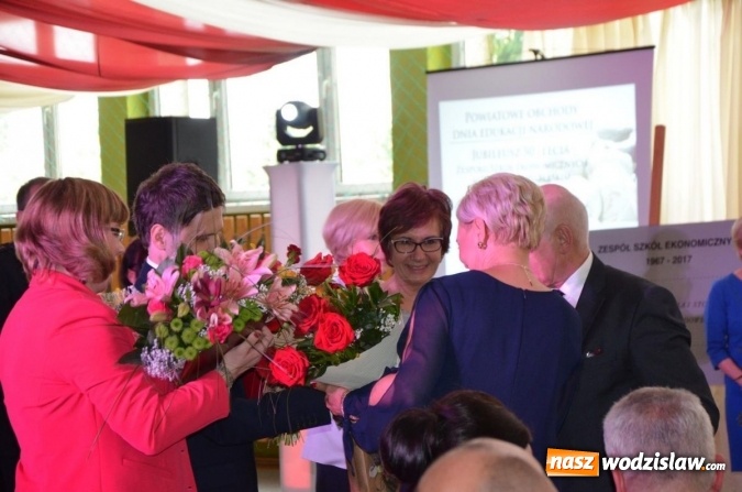 Zdjęcie w galerii na portalu naszwodzislaw.com: Ekonomik z nowym patronem i odznaką wiadomości z regionu