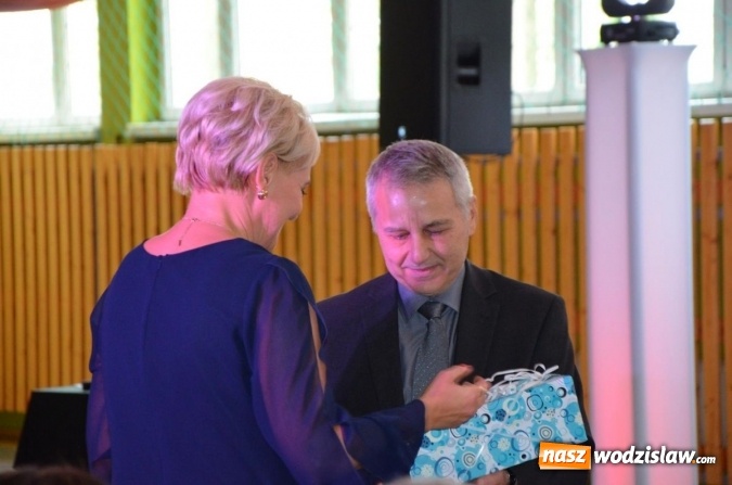 Zdjęcie w galerii na portalu naszwodzislaw.com: Ekonomik z nowym patronem i odznaką wiadomości z regionu