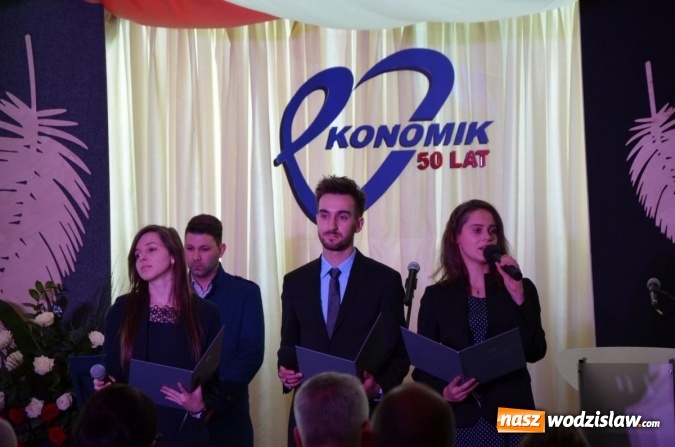 Zdjęcie w galerii na portalu naszwodzislaw.com: Ekonomik z nowym patronem i odznaką wiadomości z regionu