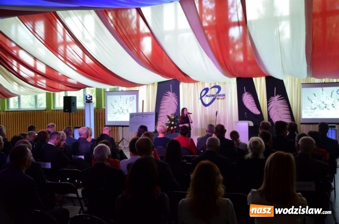 Zdjęcie w galerii na portalu naszwodzislaw.com: Ekonomik z nowym patronem i odznaką wiadomości z regionu