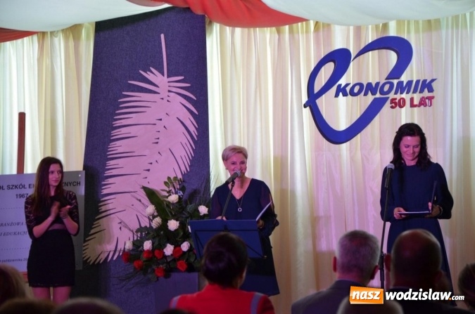 Zdjęcie w galerii na portalu naszwodzislaw.com: Ekonomik z nowym patronem i odznaką wiadomości z regionu