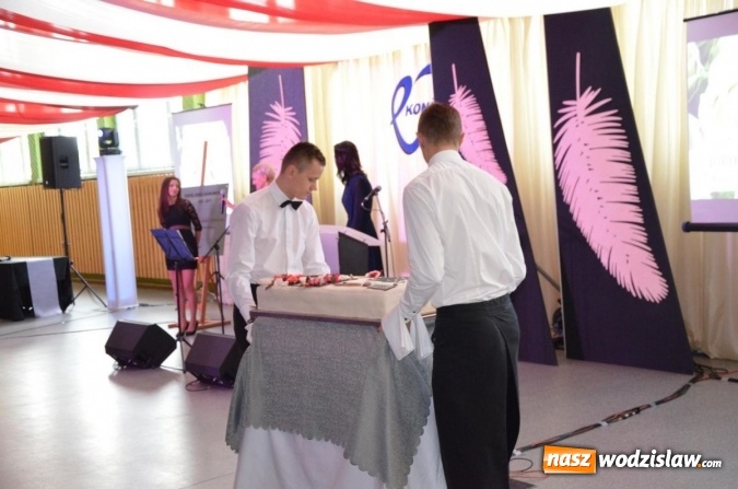 Zdjęcie w galerii na portalu naszwodzislaw.com: Ekonomik z nowym patronem i odznaką wiadomości z regionu