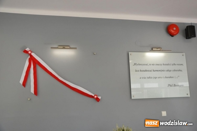 Zdjęcie w galerii na portalu naszwodzislaw.com: Ekonomik z nowym patronem i odznaką wiadomości z regionu