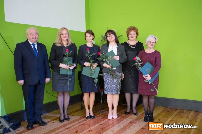 Zdjęcie w galerii na portalu naszwodzislaw.com: Nagrody i wyróżnienia dla nauczycieli w Radlinie  wiadomości z regionu