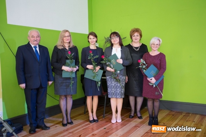 Zdjęcie w galerii na portalu naszwodzislaw.com: Nagrody i wyróżnienia dla nauczycieli w Radlinie  wiadomości z regionu